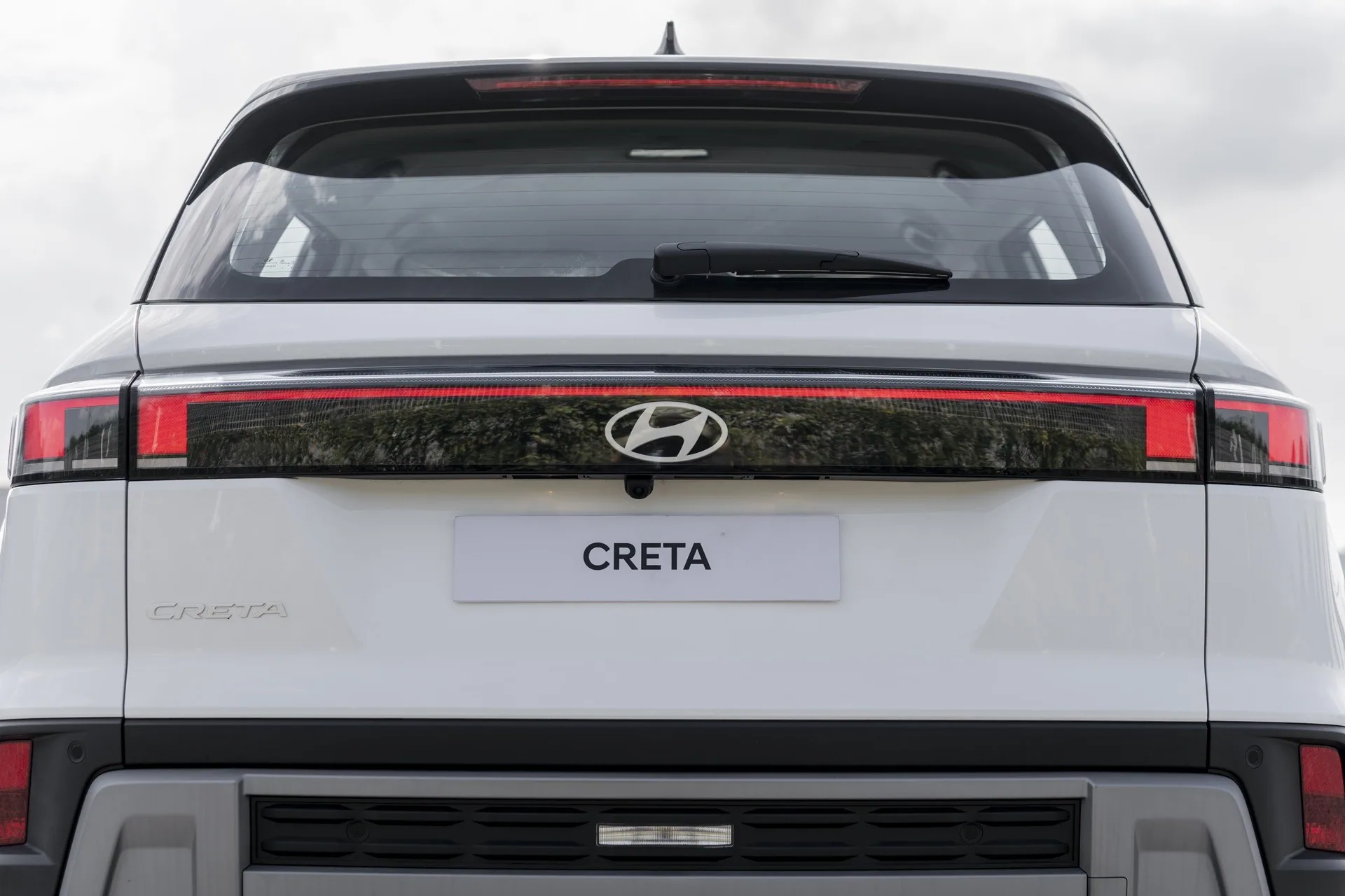 Creta - Cụm đèn hậu LED với dải đèn nối liền