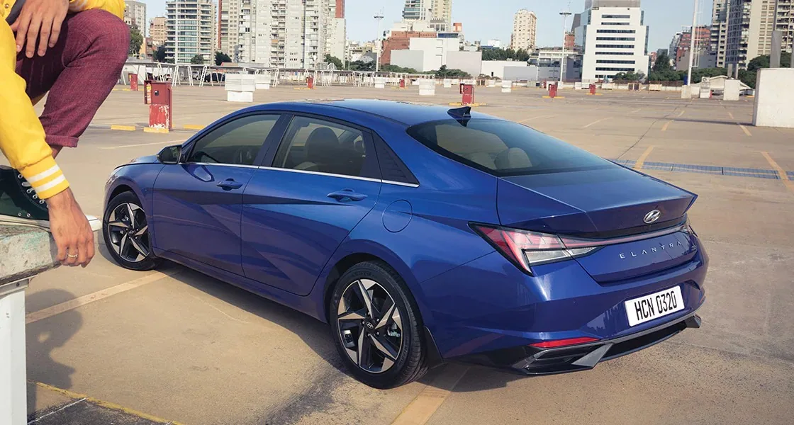 Elantra - Cốp điện thông minh