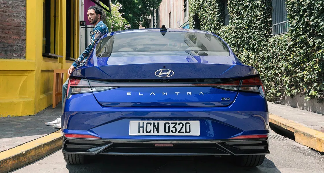 Elantra - Gương gập điện và gạt mưa tự động