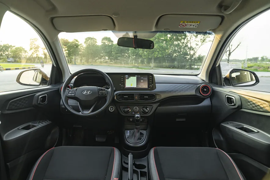 Grand i10 Hatchback - Khoang cabin rộng rãi, tinh tế