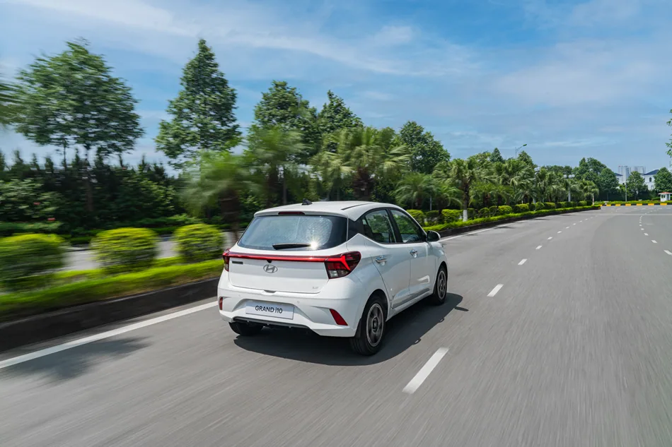 Grand i10 Hatchback - Phanh ABS và cân bằng điện tử ESC