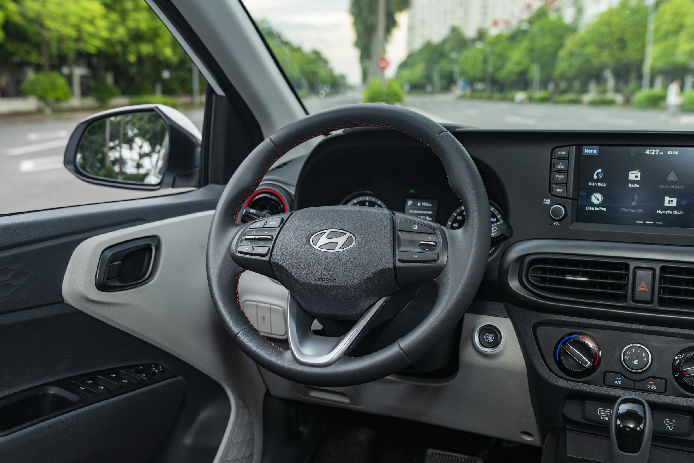 Grand i10 Sedan - Cửa sổ chỉnh điện một chạm