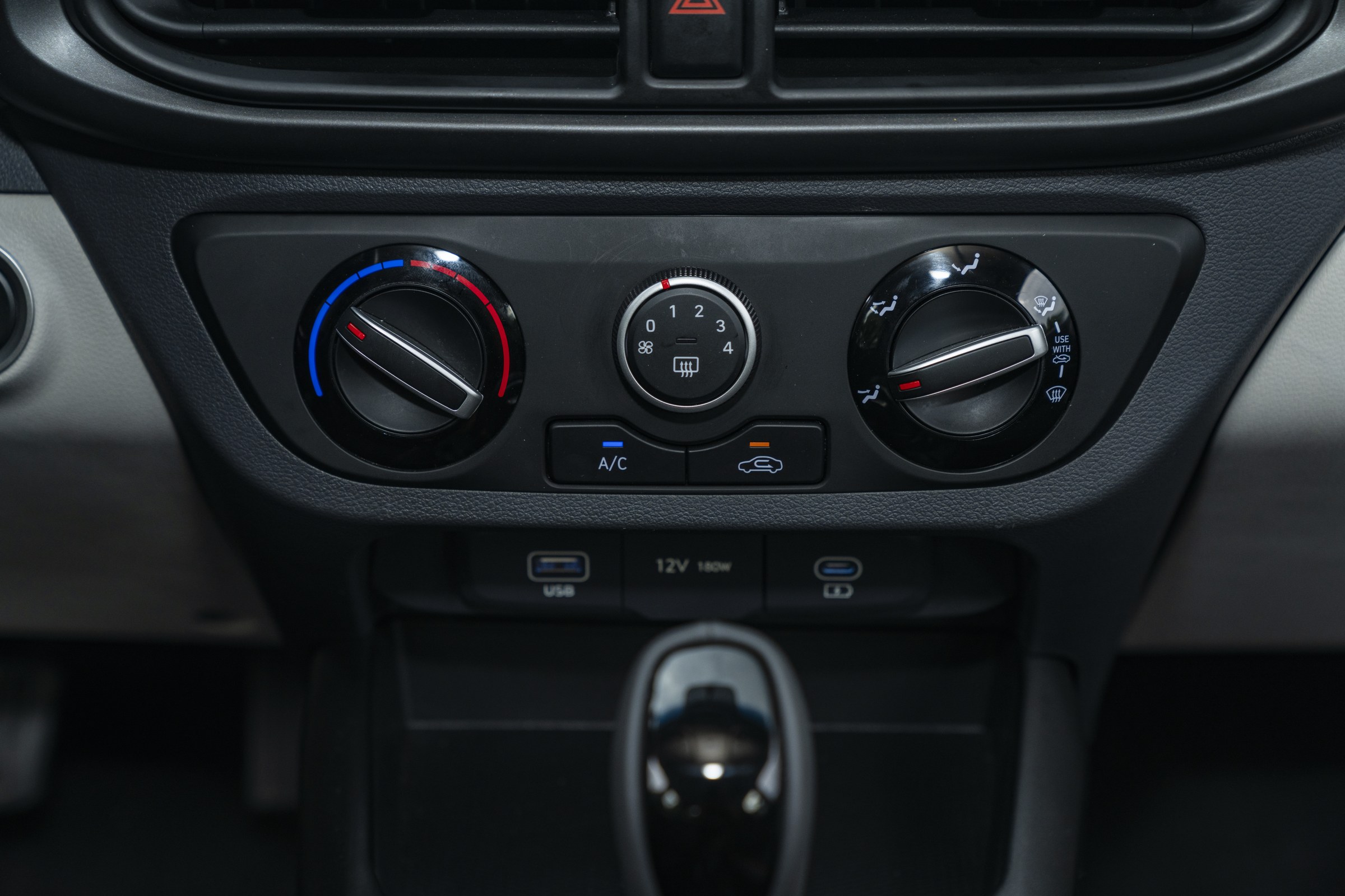 Grand i10 Sedan - Điều hòa chỉnh cơ dễ sử dụng