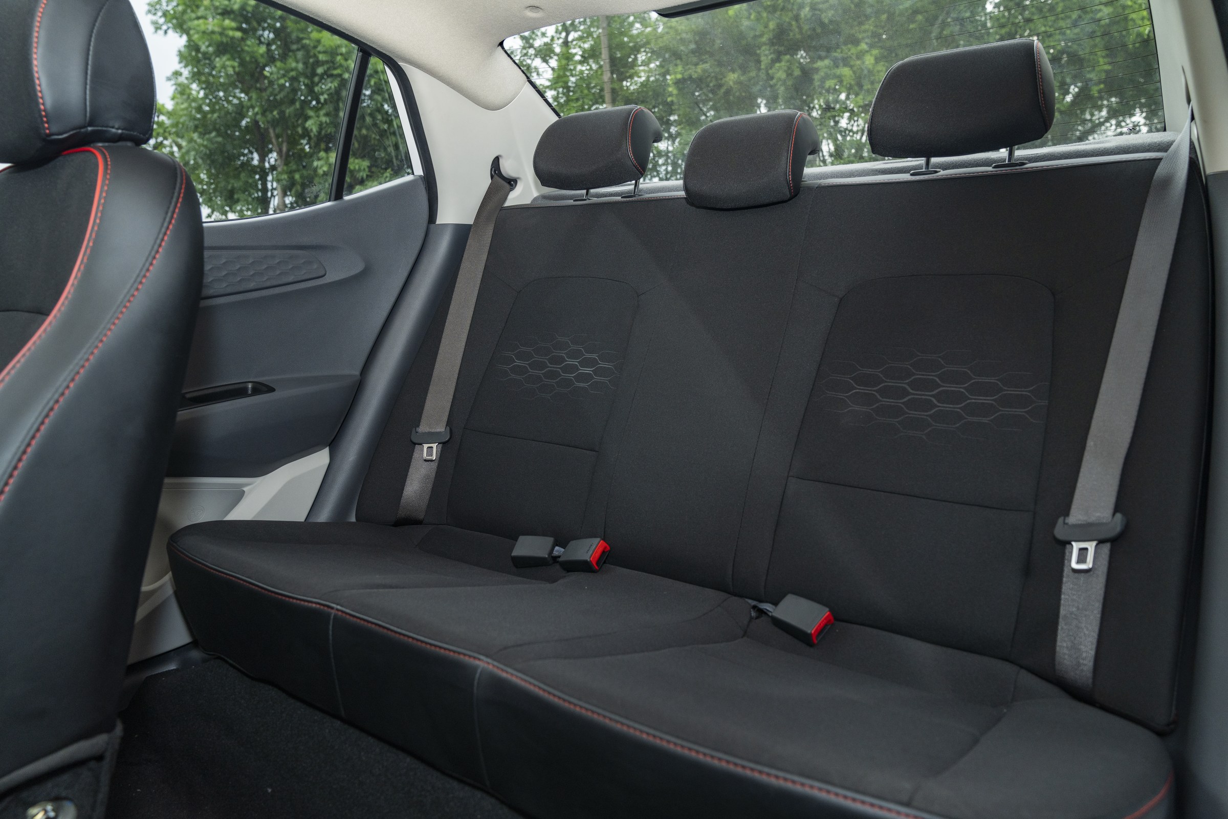 Grand i10 Sedan - Hàng ghế sau rộng rãi, tiện nghi