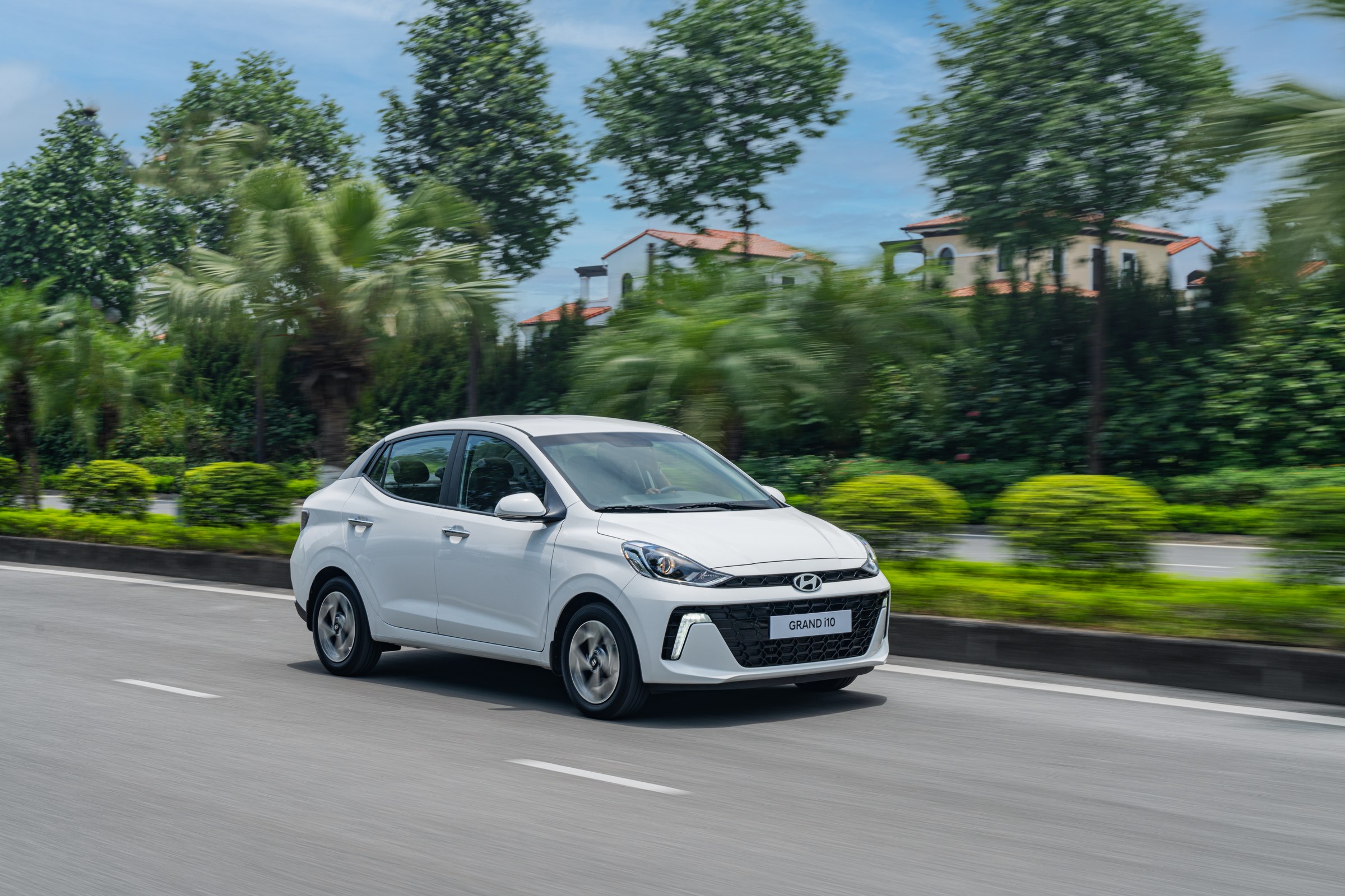 Grand i10 Sedan - Hỗ trợ khởi hành ngang dốc HAC