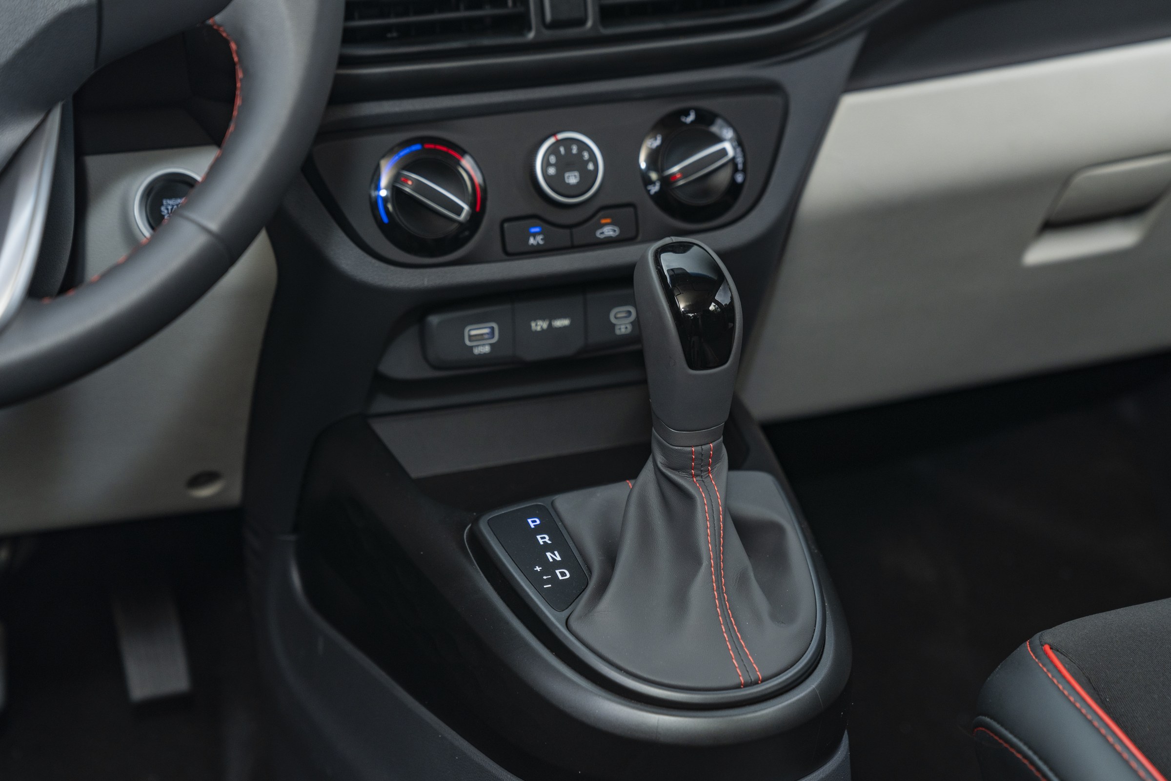 Grand i10 Sedan - Hộp số tự động 4 cấp hoặc số sàn 5 cấp