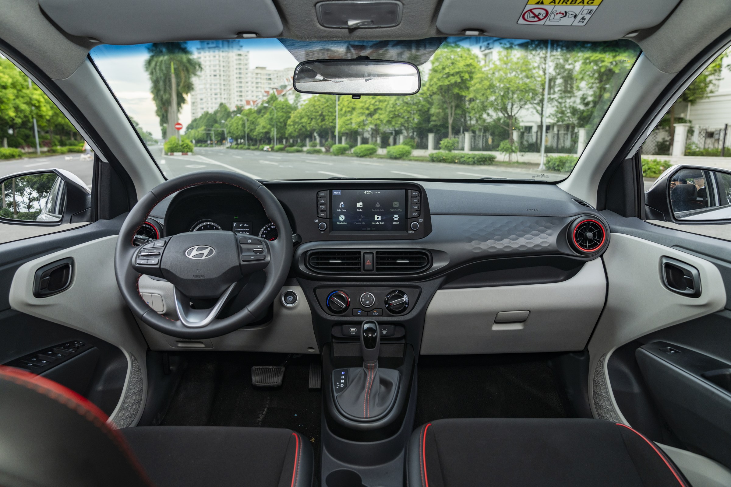 Grand i10 Sedan - Khoang lái hiện đại, tiện nghi