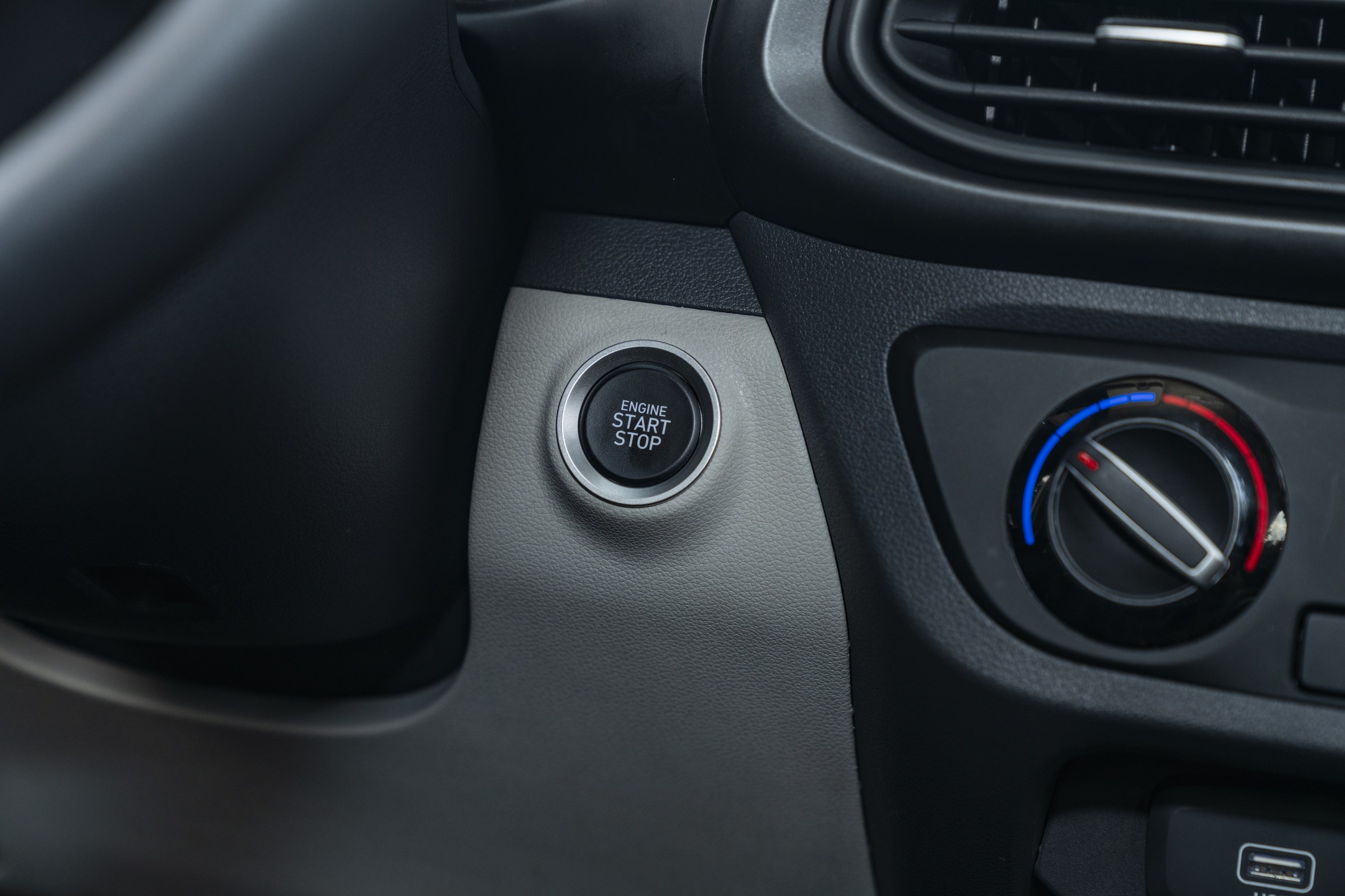Grand i10 Sedan - Khởi động bằng nút bấm