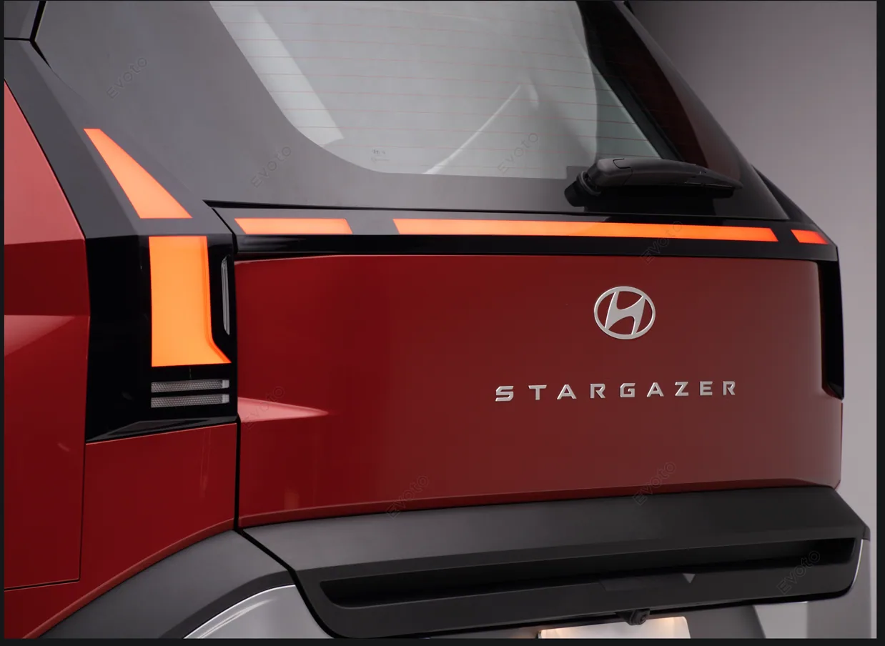 Stargazer - Cụm đèn hậu thiết kế hiện đại